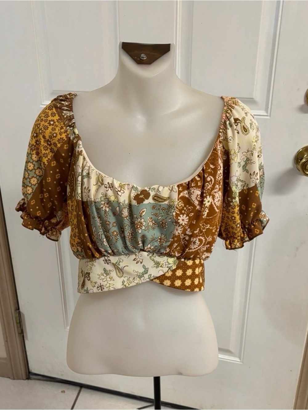 Large Juniors Originality floral block Short Puff Sleeve tie back Crop Top.